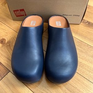 FitFlop Shuv Leather Clogs Navy NWT